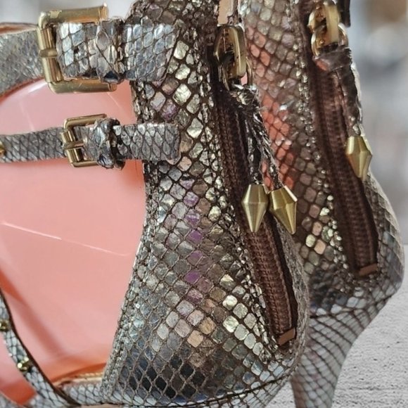 GUESS "LAIDEA" Studded Shiny Gold Gladiator Strappy Heel Size 8 - Picture 8 of 14